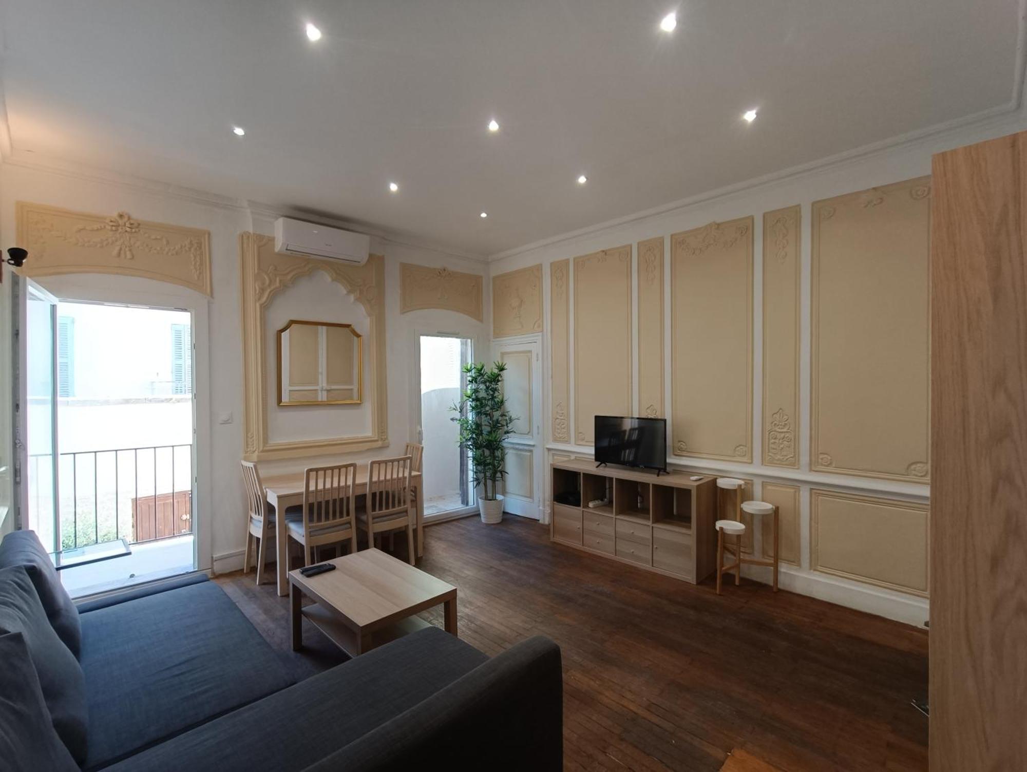 Appartements Et Studio Renoves En 2022, Intra Muros Aviñón Exterior foto