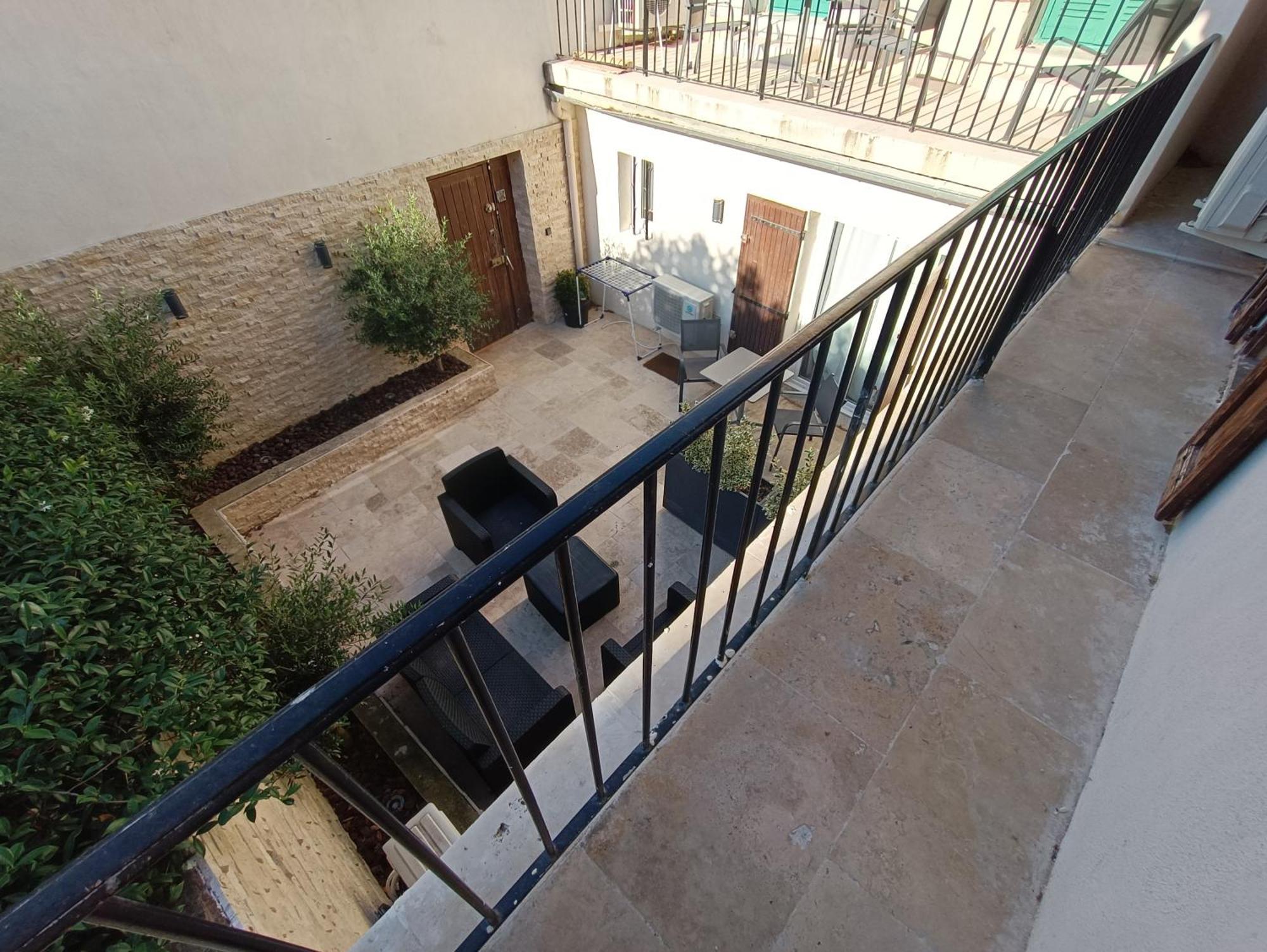 Appartements Et Studio Renoves En 2022, Intra Muros Aviñón Exterior foto